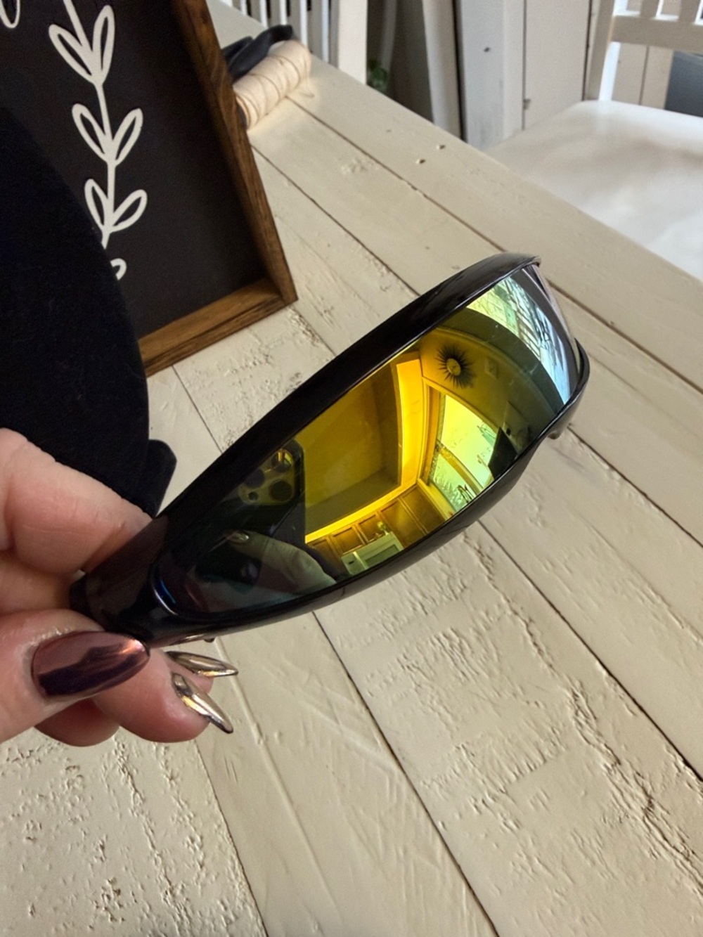 Black Mirrored cyclops-"monolens" or "visor" sunglasses style sunglasses Lens